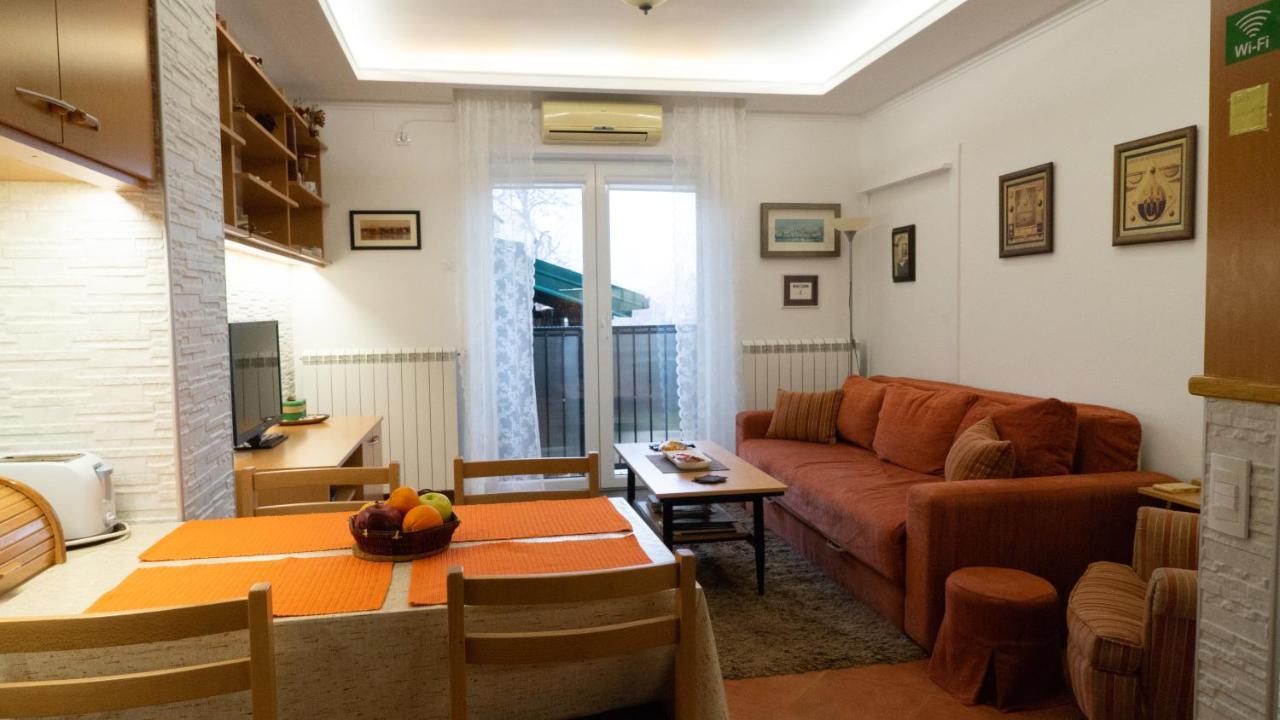 Apartment Akacija Gardens Belgrado Exterior foto