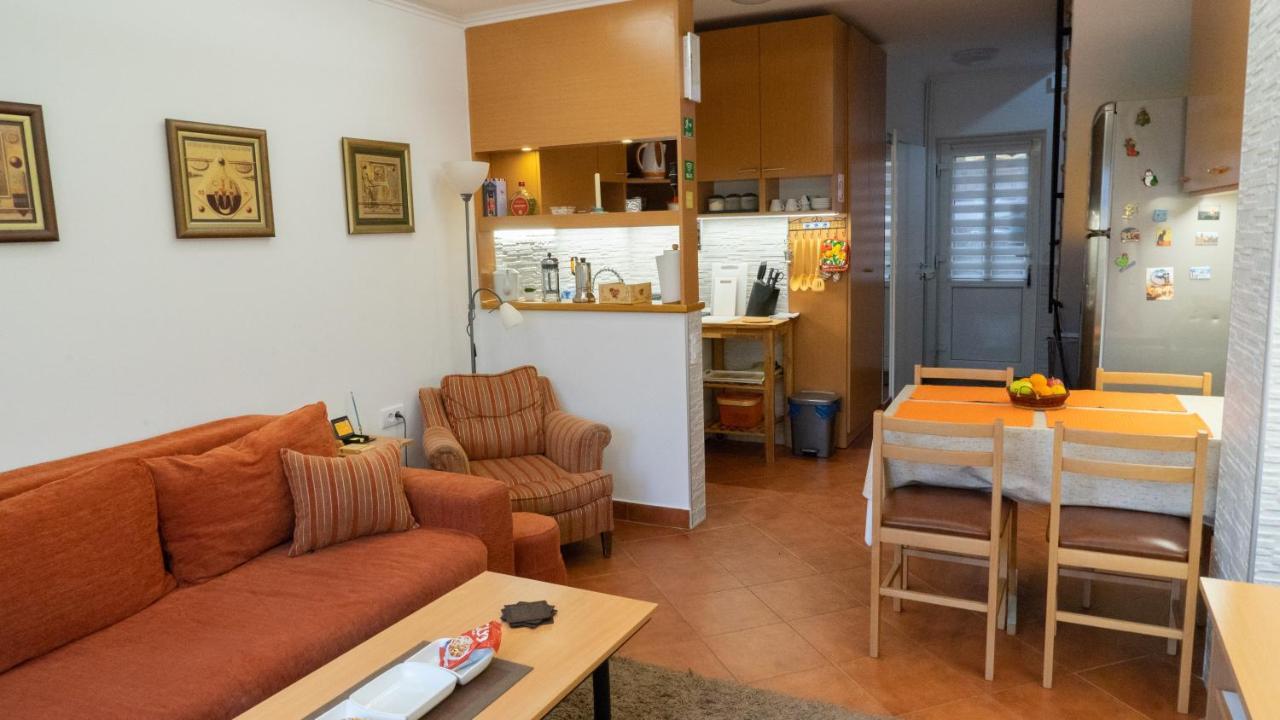 Apartment Akacija Gardens Belgrado Exterior foto
