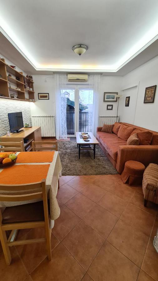 Apartment Akacija Gardens Belgrado Exterior foto
