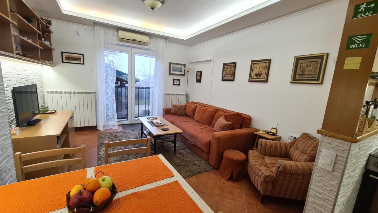 Apartment Akacija Gardens Belgrado Exterior foto