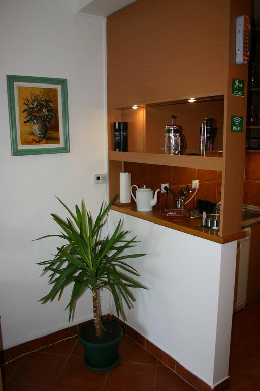 Apartment Akacija Gardens Belgrado Habitación foto