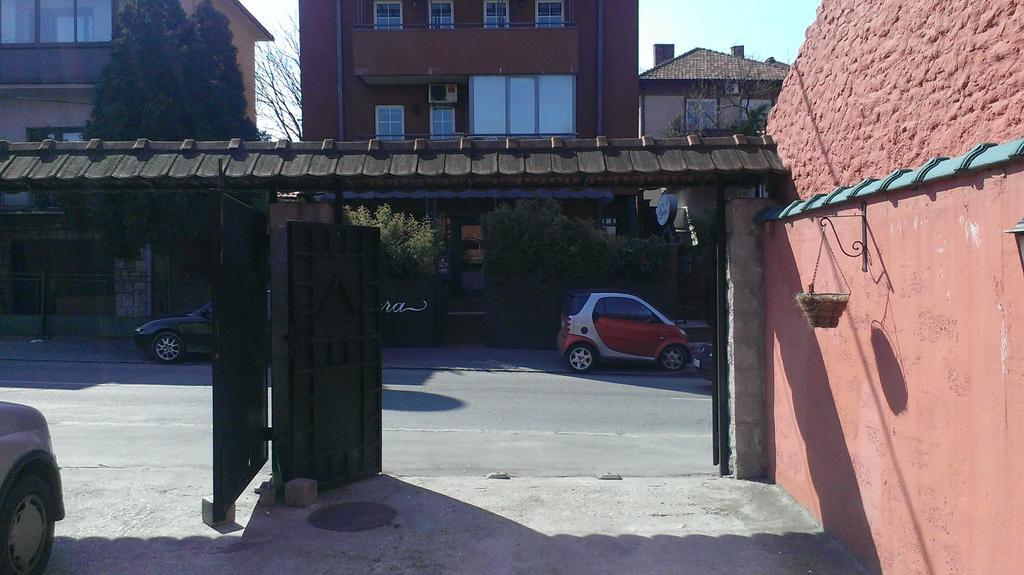 Apartment Akacija Gardens Belgrado Exterior foto