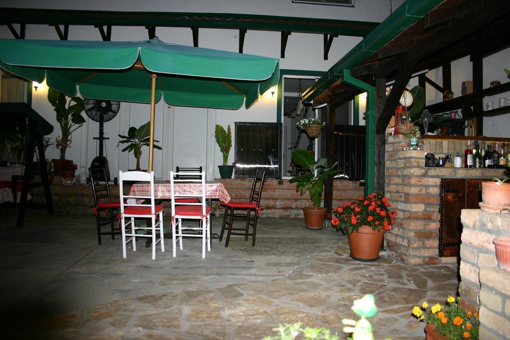 Apartment Akacija Gardens Belgrado Exterior foto