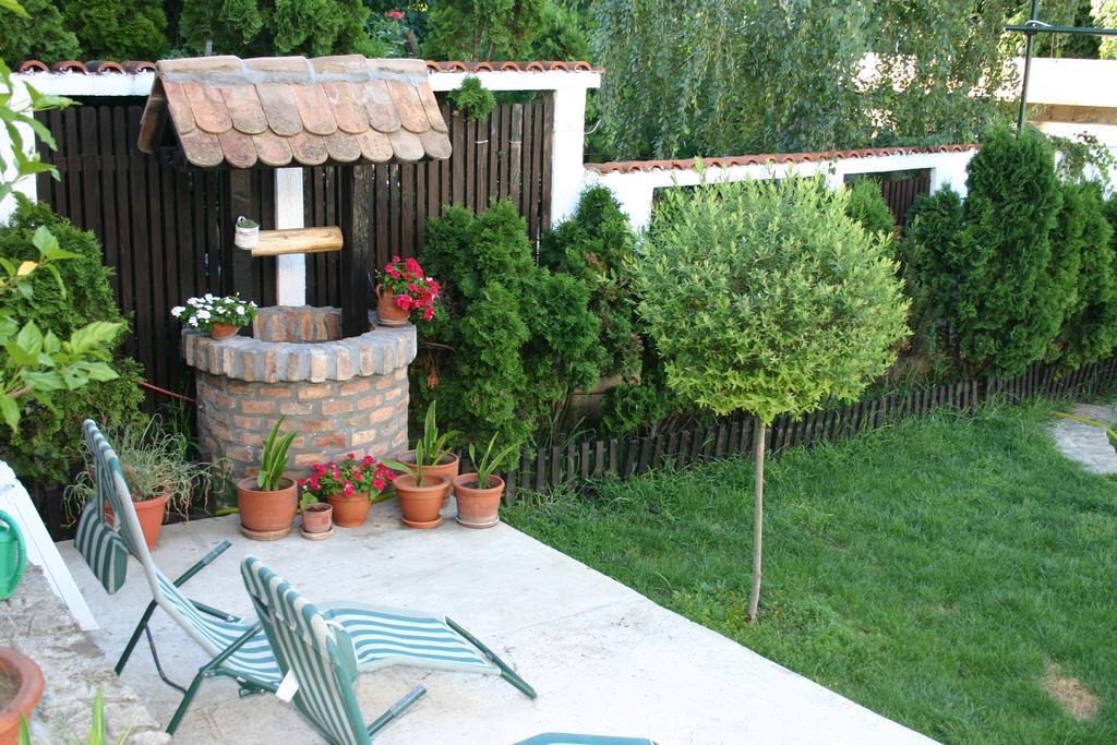 Apartment Akacija Gardens Belgrado Exterior foto